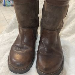 UGG Man BOOTS Size 9