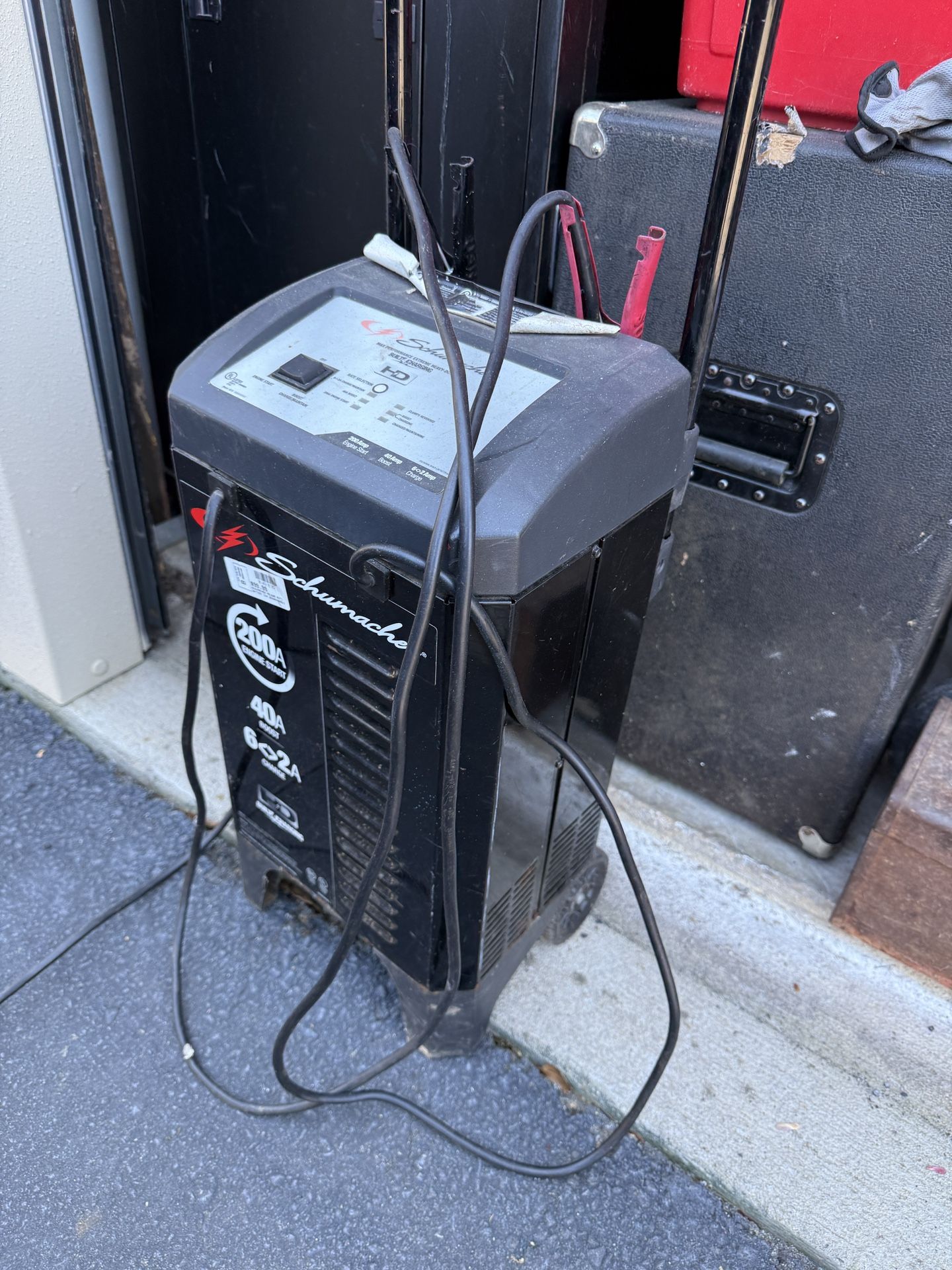 Schumacher Automatic Battery Charger and Engine Starter