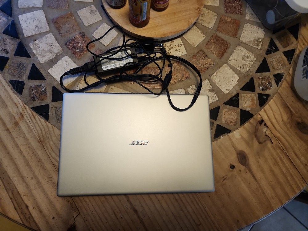 Acer Swift 1 Laptop 
