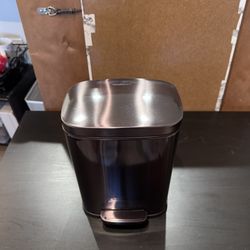 Qualiazero Small Step Trash Can – Black Stainless Steel, 11.5” Tall, Pedal Lid, Like New