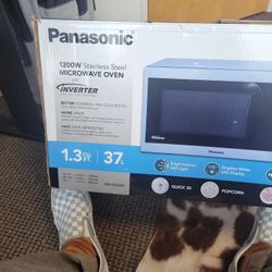 Panasonic 1.3 Cu. Ft. Countertop Microwave Oven