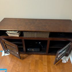 6 ft Solid Wood TV stand / Media Console - Great Condition
