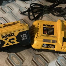 DeWalt 10 Ah Battery & Charger 