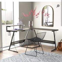 Corner desk - Like New 