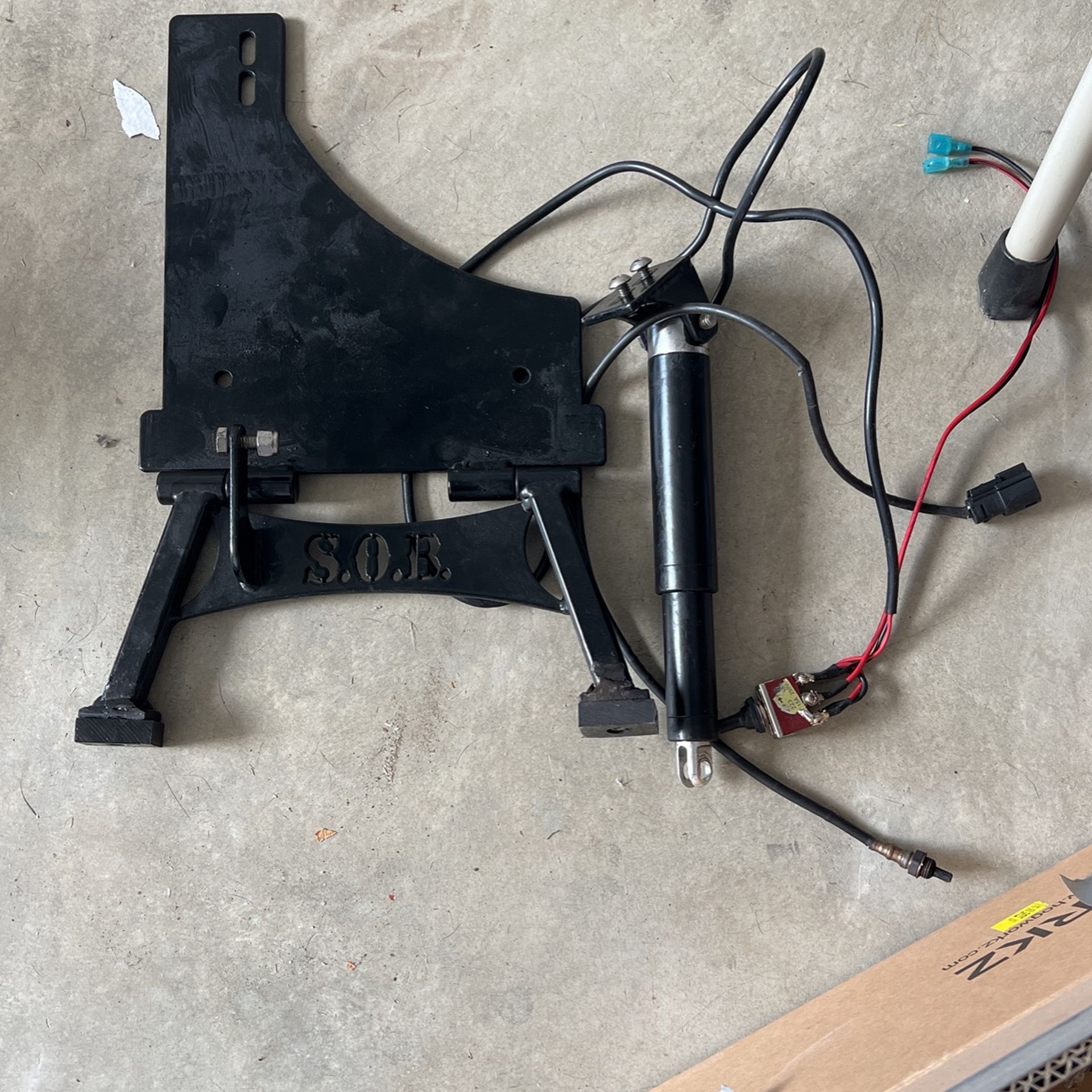 SOB Electric Center Stand for Harley Davidson.