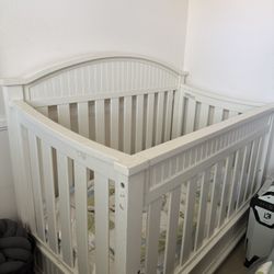 Sturdy Crib W/ Bedding