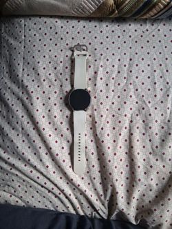 Samsung Galaxy Watch 6 W/ Samsung Wireless Charging Pad