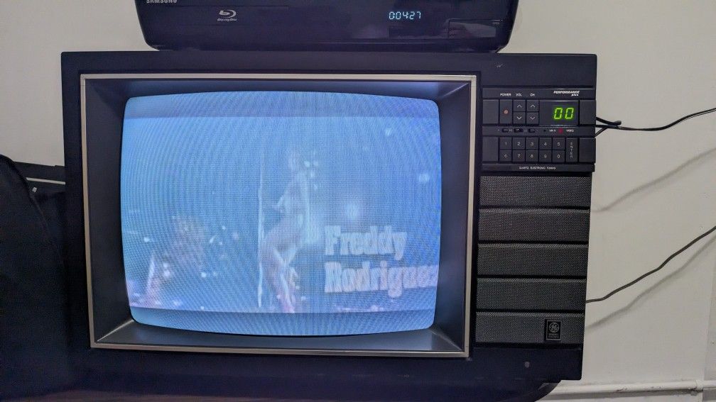 Vintage GE Performance Plus Color TV 1982 TESTED EX Condition 19PP5738W
