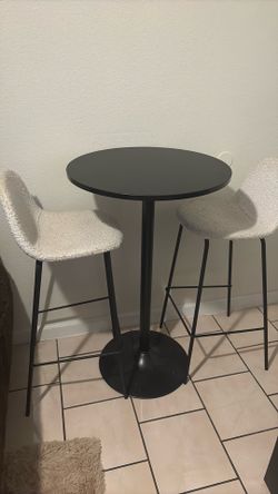 Table and chairs set