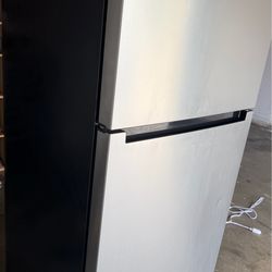 Vissani Refrigerator