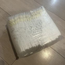 Pampers Diapers.  Size 5.    10$ 