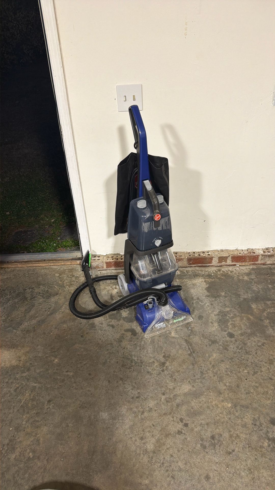 Hoover PowerScrub Deluxe Carpet Steamer