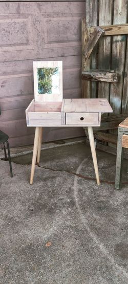 Solid pine girls vanity 40$