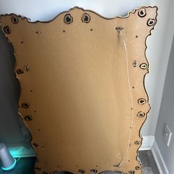 Stylish decorative mirror with ornate design