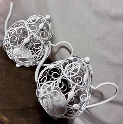 2 Tea pots