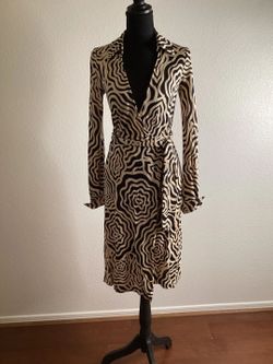 Diane Von Furstenberg Vintage 100% Silk Wrap Dress