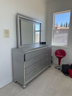 vanity dresser