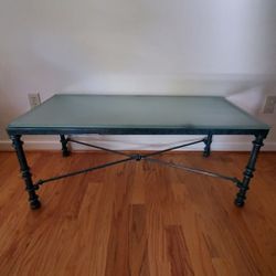 FREE  1 COFFEE TABLE AND 2 SIDE TABLES