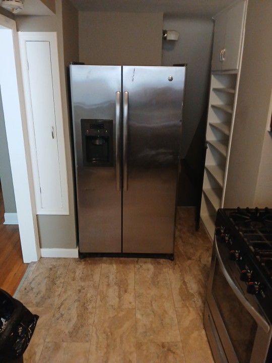 GE Refrigerator 