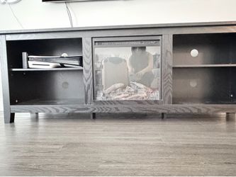 TV Stand / Entertainment Console – Excellent Condition