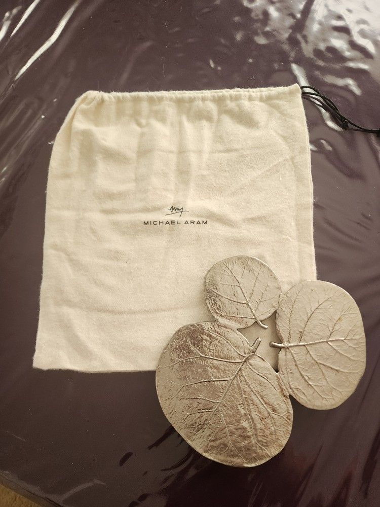 Michael Aram Botanical Silver Trivet with Fabric Pouch