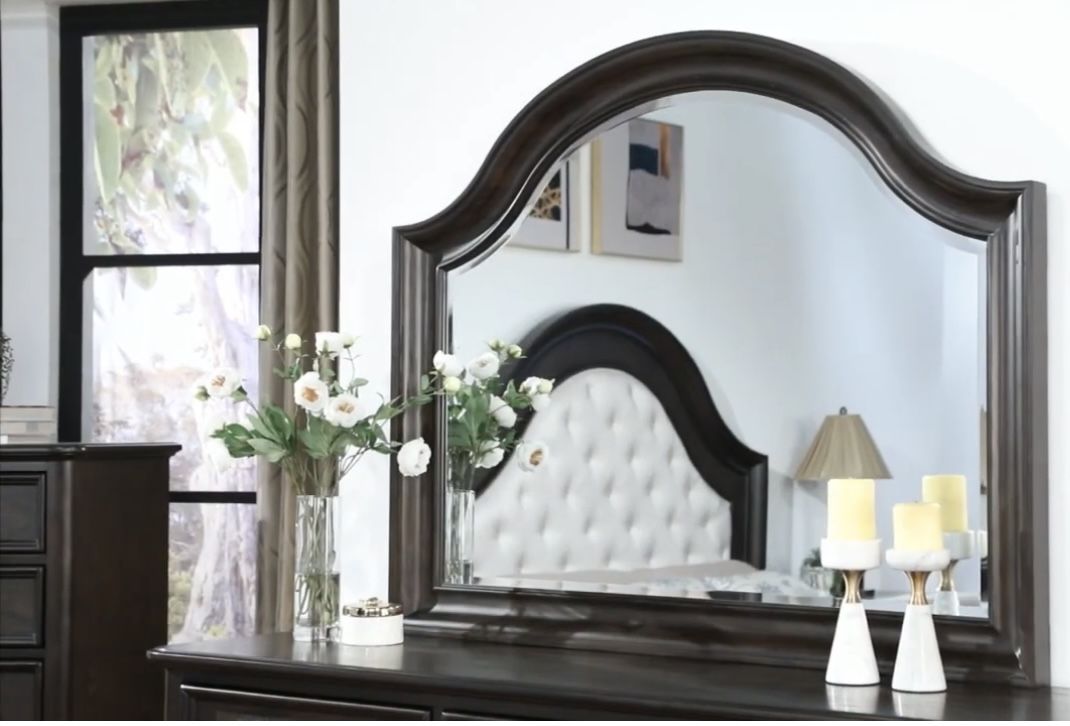 5 Pc Bedroom - Pristine!
