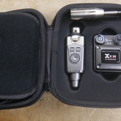 Slightly used! Xvive Audio U4 In-Ear Monitor 2.4 GHz ,Receiver, Transmitter  AND CASE