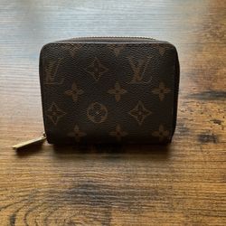 ( USED ) Louis Vuitton Zippy Coin Purse / Wallet 