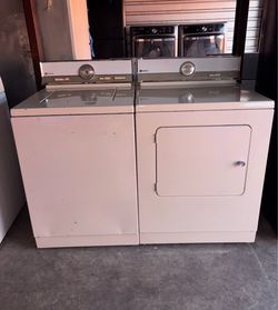 White Maytag Washer And Electric Dryer Matching Set