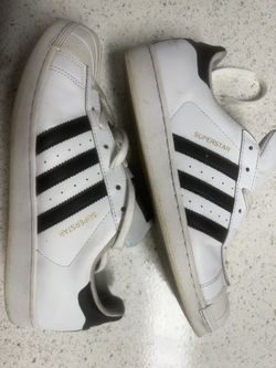 Man’s Adidas Superstar 11