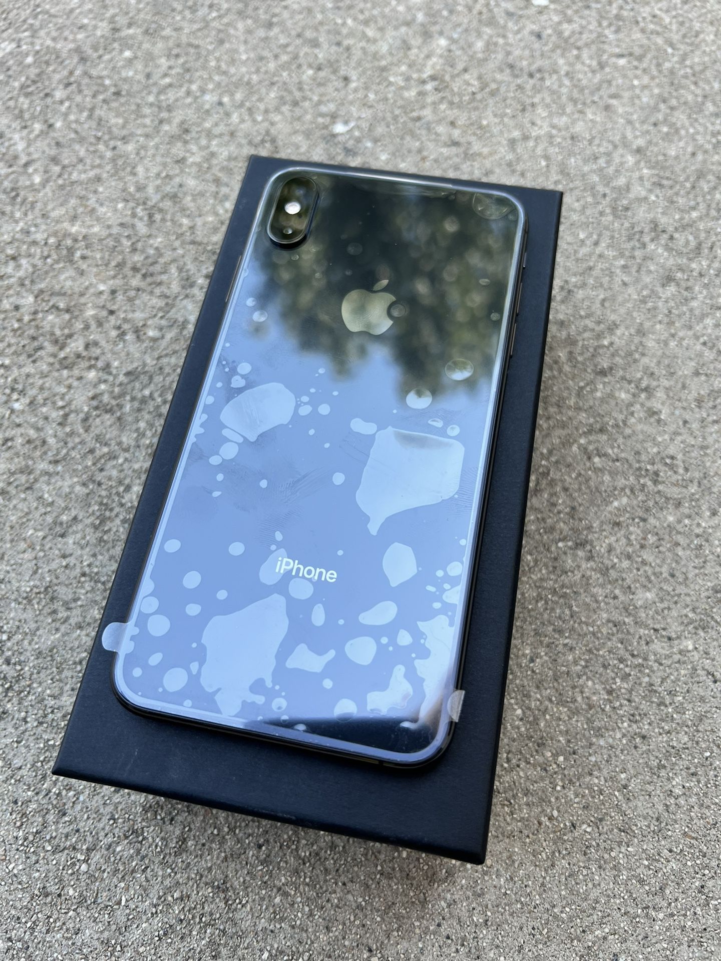 Iphone Xs Max 512GB Space Gray, in Excellent conditions, phone is 