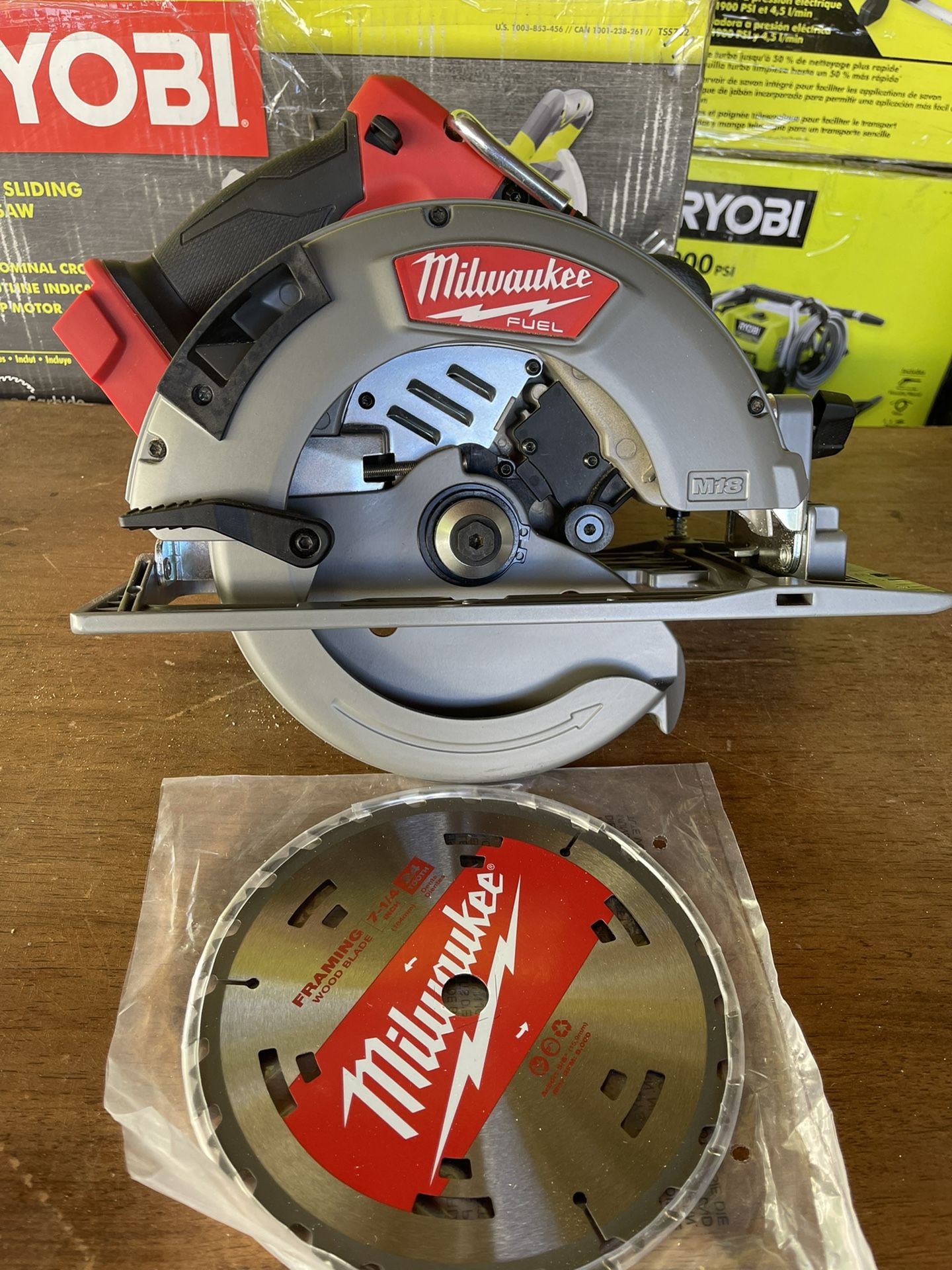 Milwaukee M18 FUEL 18V Lithium Ion Brushless Cordless 1/4 in