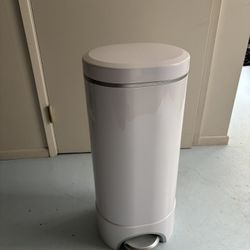 Munchkin Diaper Pail