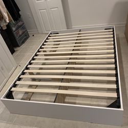 Storage Bed With Three Drawers
