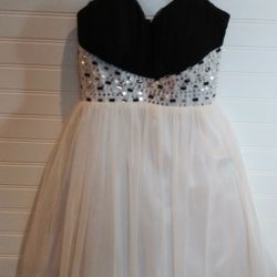 Beautiful prom homecoming dress size 3 

