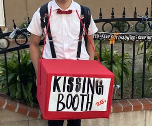 Kissing Booth Costume