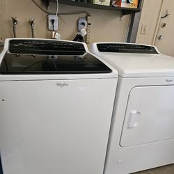 Super capacity whirlpool cabrio washer and gas dryer work great