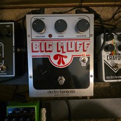 Electro-harmonix Big Muff Pi Fuzz Pedal