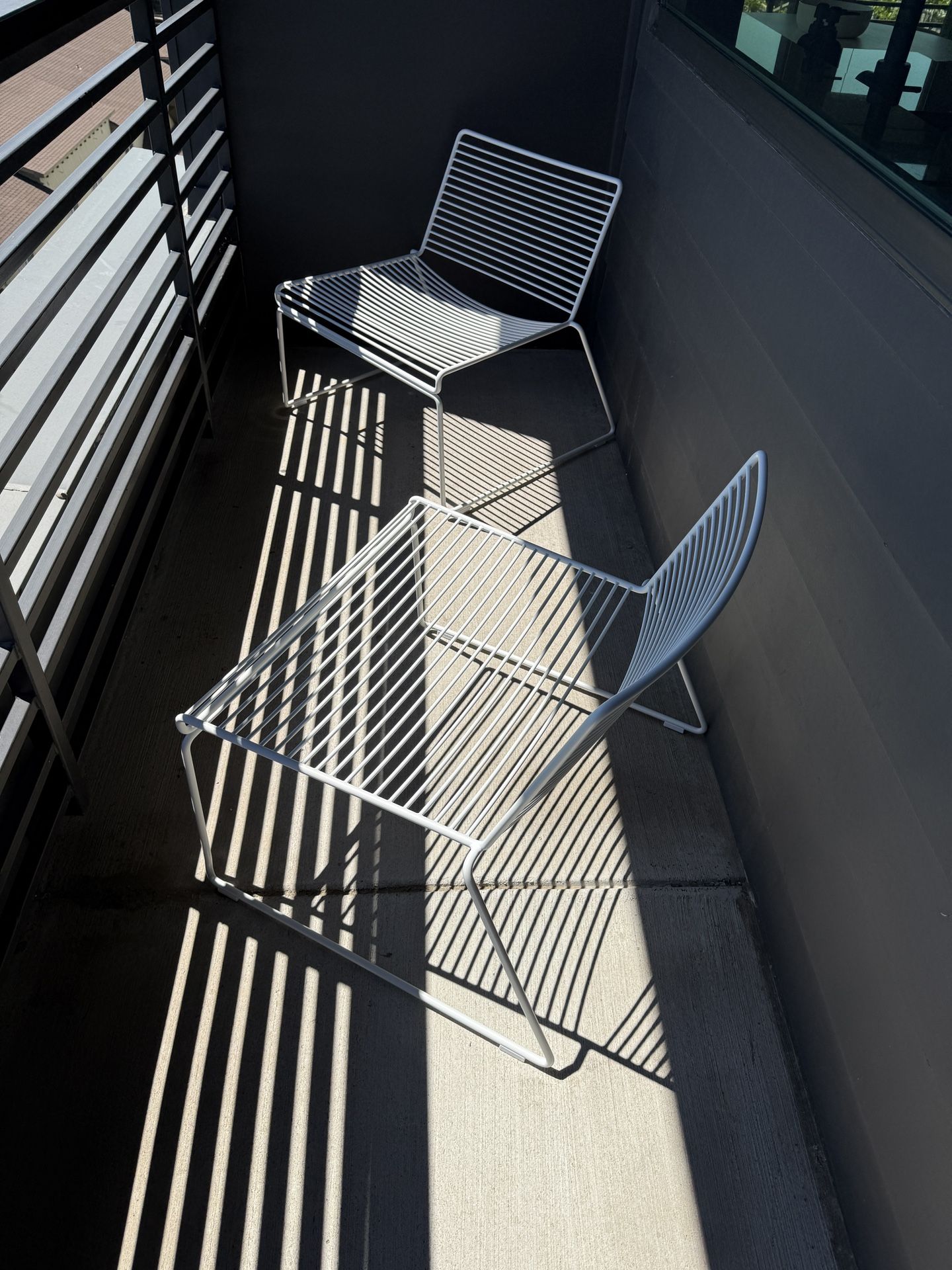 DESIGN WITHIN REACH Hee Lounge Chair (2)