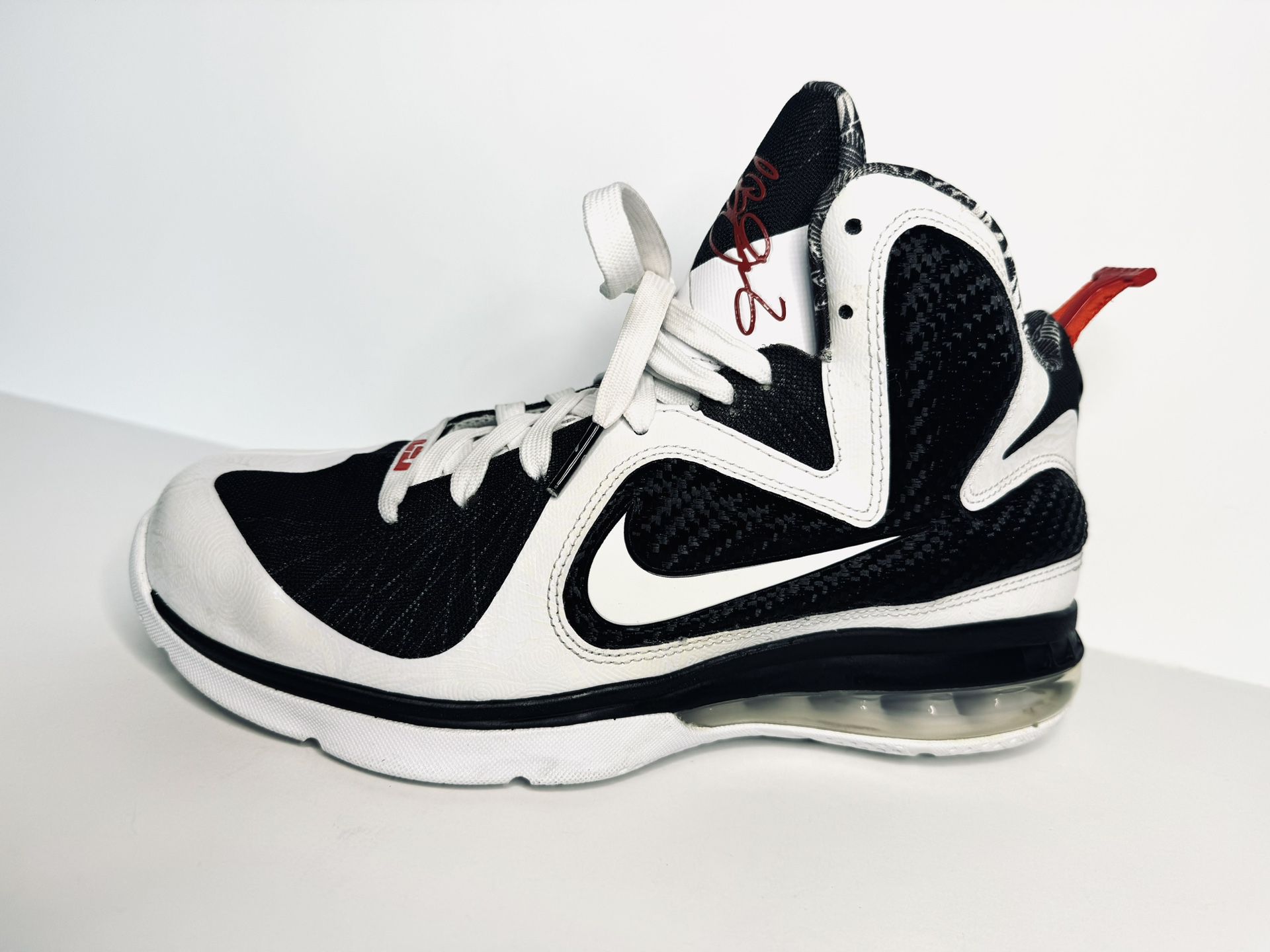 Nike Lebron 9 Freegums Youth Sneakers Size 7 Black White Red 472664-101 EUC