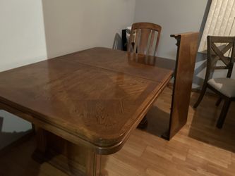 Wood Dining Room Table And 4 Chairs 