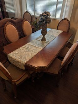 Gorgeous formal dining set for 8!