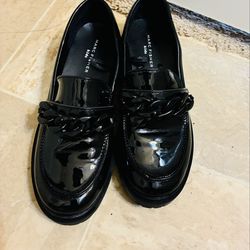 Marc Fisher Kids girls shoes size 4 Black Patent Leather Loafers Chunky Chain Detail