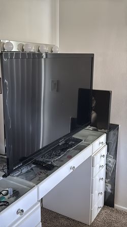 EMERSON TV WITH REMOTE