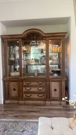 Hutch -display cabinet