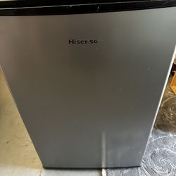 Mini refrigerator In Great Condition 