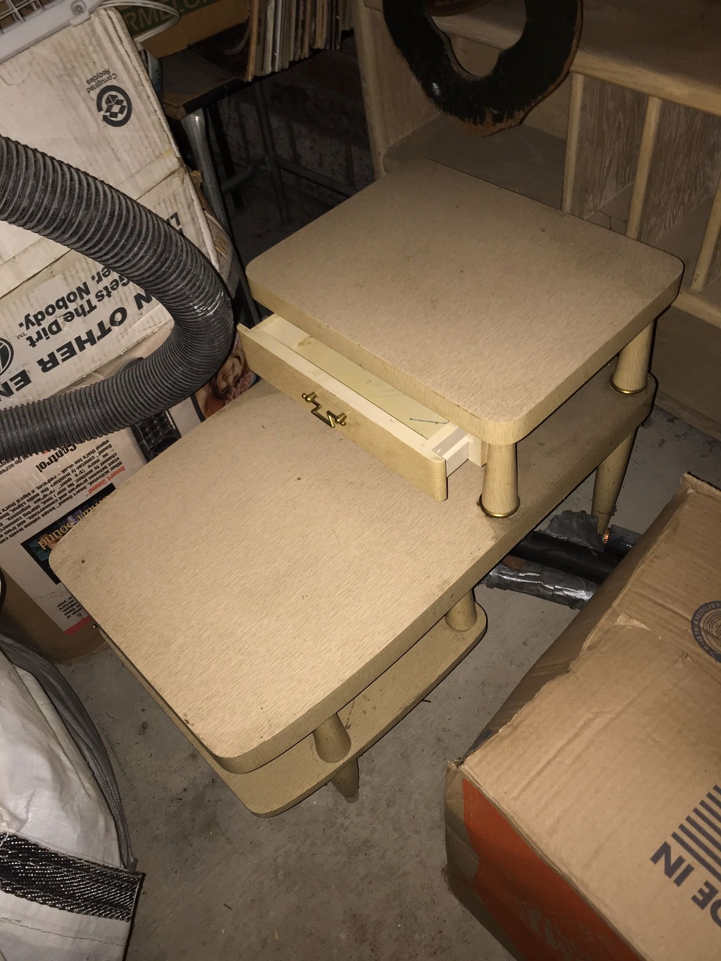 Mid century modern End table and 3 mid century modern lamps ... all 4 pieces for 1 price