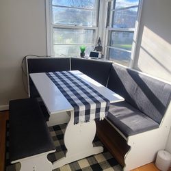 Breakfast Nook 