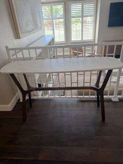 Crate and Barrel Side table - high end beautiful!