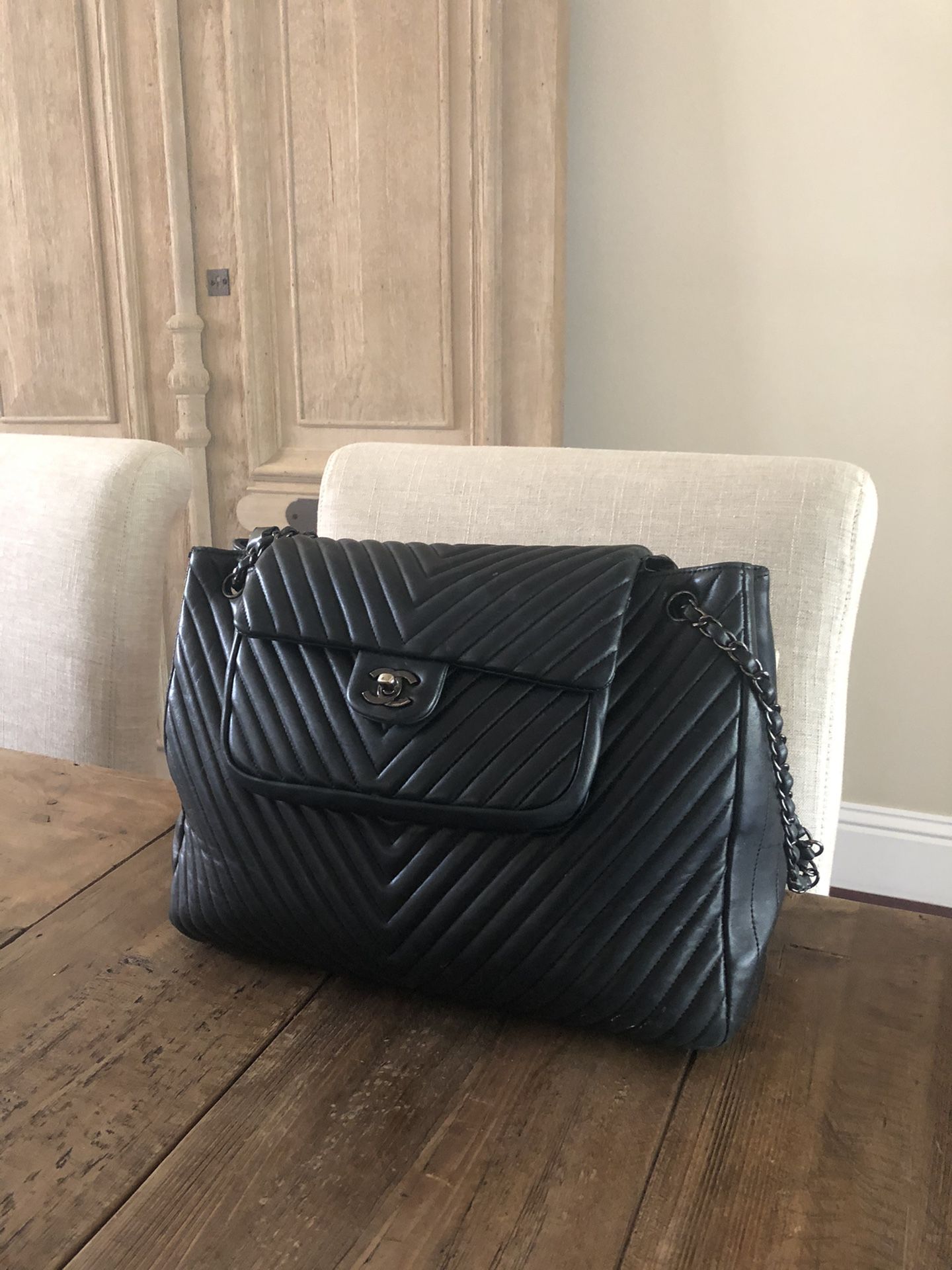 Chanel XL leather handbag cash + trades!